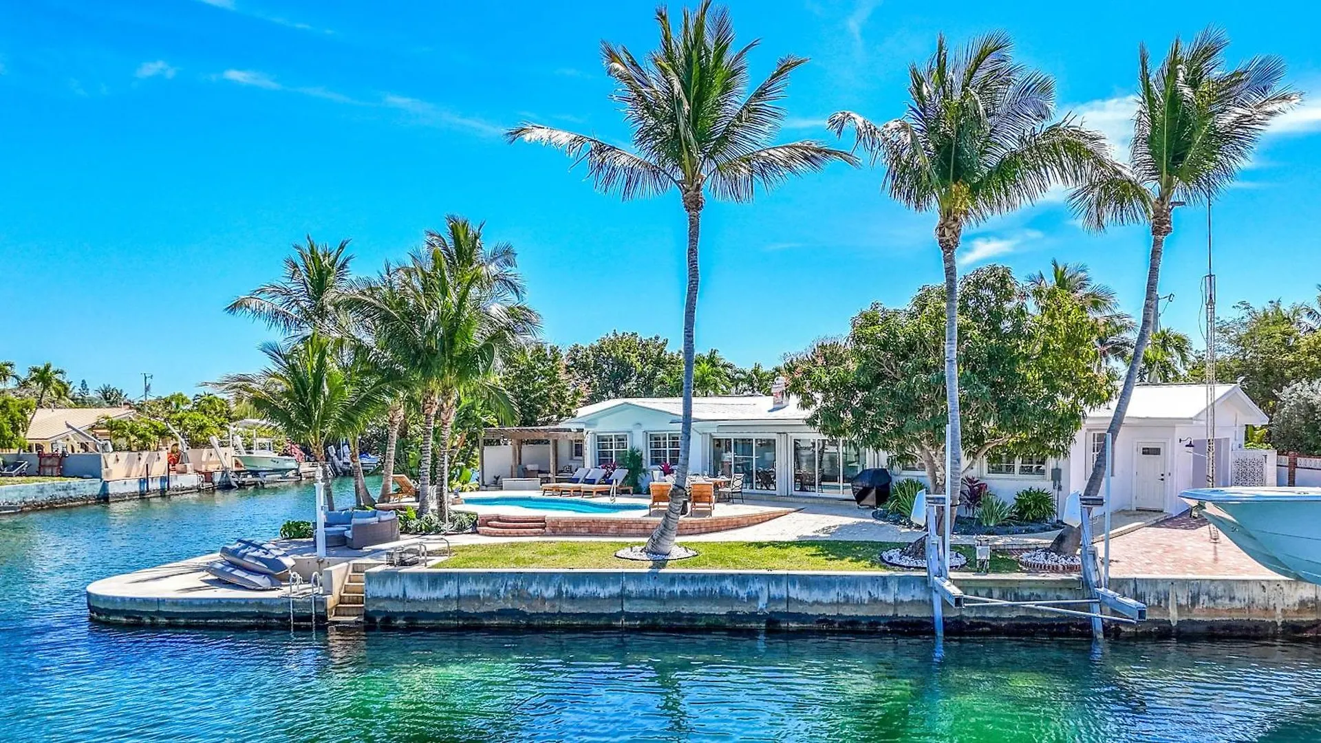 Triple Crown Villa Stock Island Holiday home